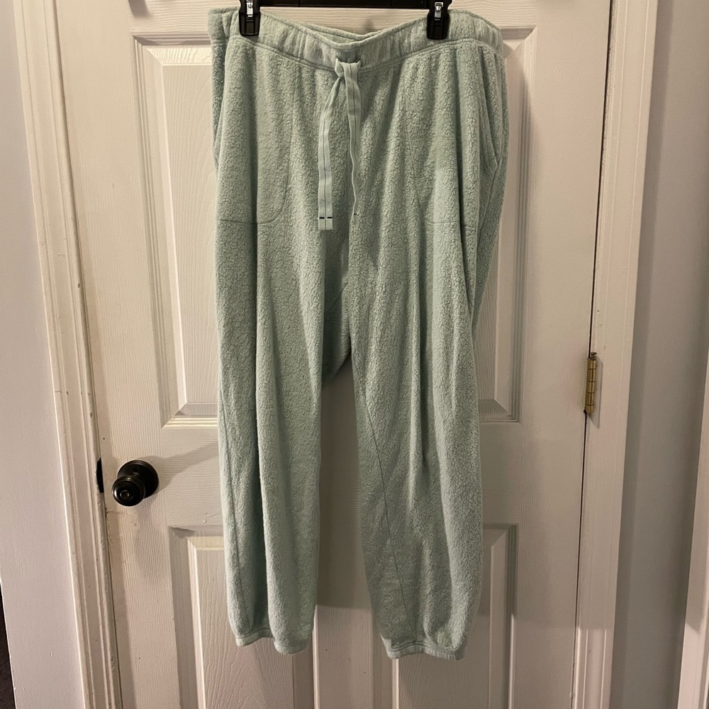 🆕 American Eagle  sleep sweat pants